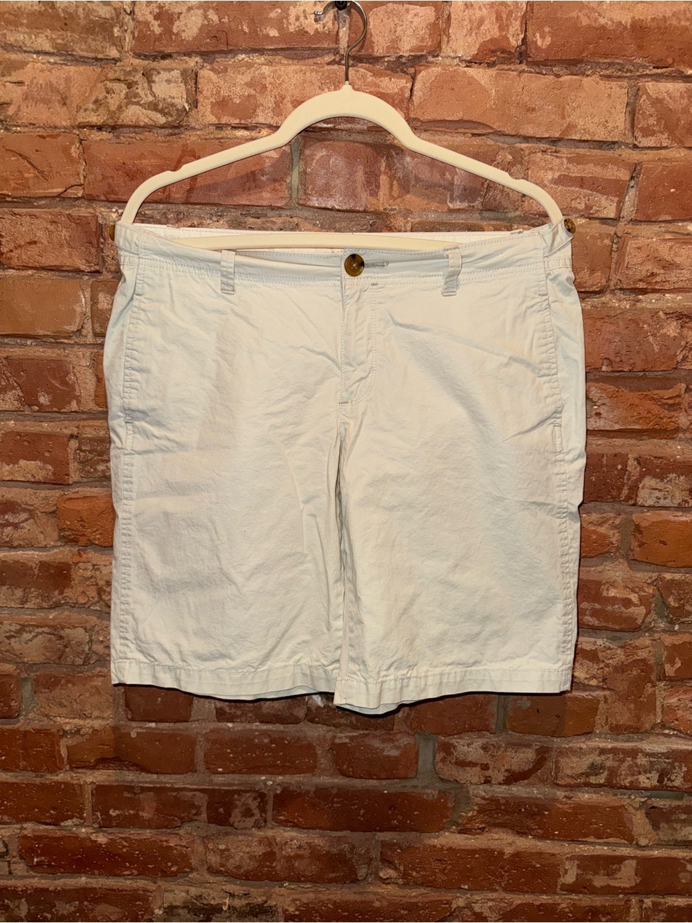 Classic cream 100% Cotton Bermuda Shorts